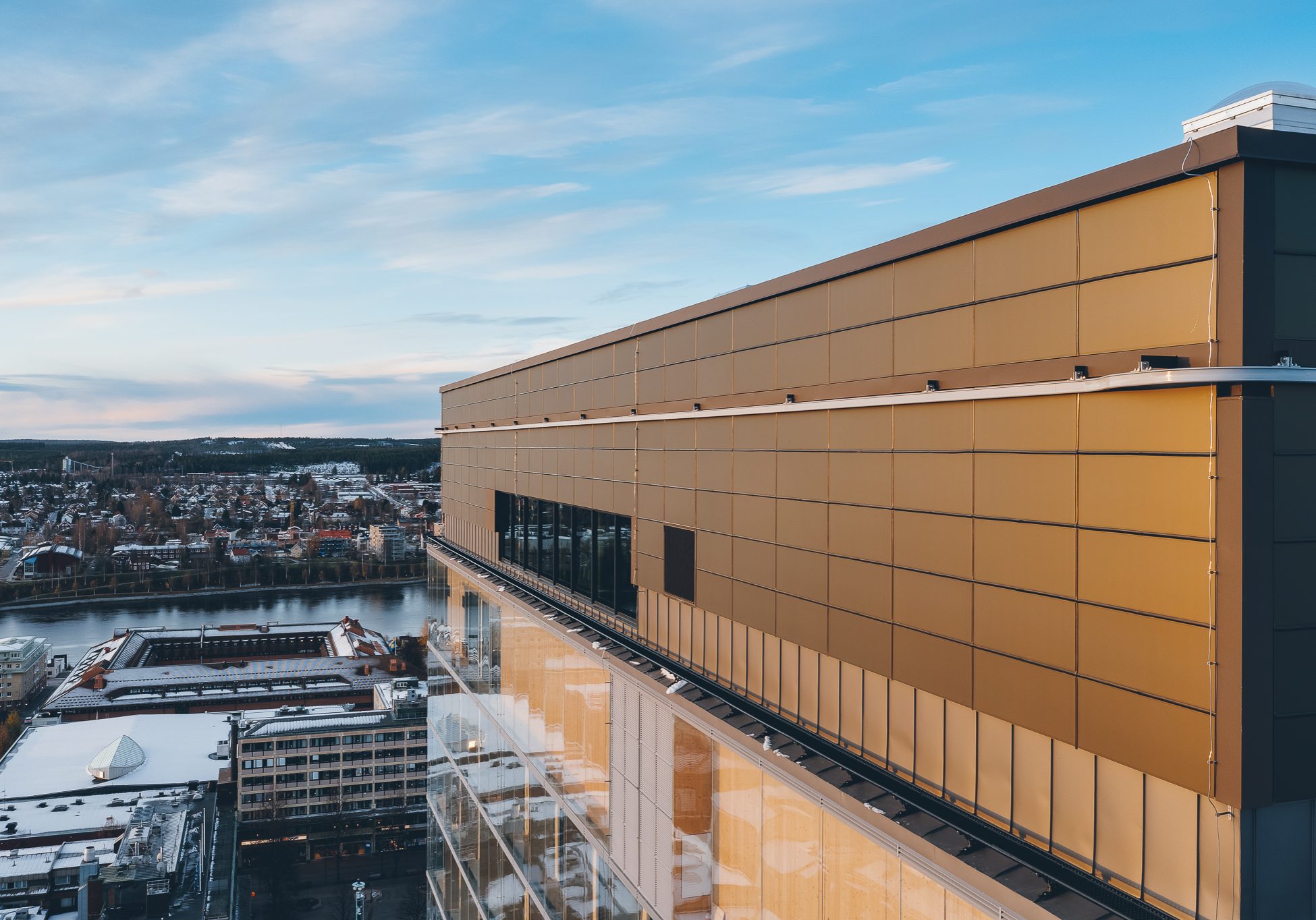 JW_211018_080813_webb_socialmedia